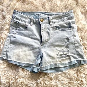 Light Wash Stretch AE shorties, size 8, soft
